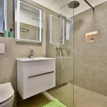 בית נופש Family Friendly House With A Swimming Pool Vinkuran, Pula - 26946 *